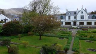 Taigh-òsta is taigh-seinnse na Hearadh