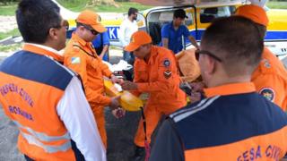 El equipo de rescate se prepara para ir en busca del cuerpo de Elcides Rodrigues.