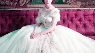 Gaun Dior