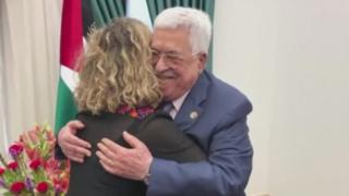 لقاء محمود عباس مع حفيدة رابين