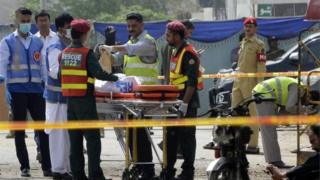 Sedikitnya enam tewas dan lebih dari 20 orang luka dalam serangan itu.