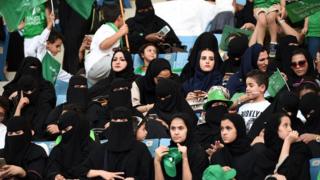 Dumarka ayaa loo ogolaaday Fagaaraha Boqor Fahad markii ugu horeysay