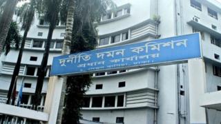 আটটি ব্যাংককে চিঠি পাঠিয়েছে দুদক