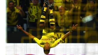 Dortmund's Gabonese striker Pierre-Emerick Aubameyang celebrates after scoring 1:0 during the German first division Bundesliga football match Borussia Dortmund vs RB Leipzig in Dortmund, western Germany, on October 14, 2017