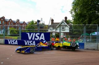 Sebastien Buemi and Lucas di Grassi crash