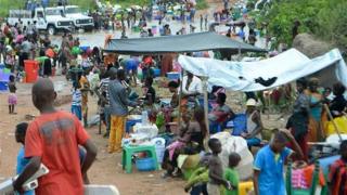 Abimukira bo muri Kongo bari bamaze kuva muri Angola, ubwo bari baciye ingando ku mupaka hafi y'umujyi wa Kamako wo muri Kongo ku itariki ya 12 y'uku kwezi kwa cumi