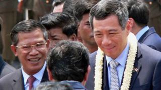 Thủ tướng Hun Sen đón tiếp Thủ tướng Lý Hiển Long ở Phnom Penh năm 2005