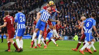 Emre Can atsindisha umutwe igitego cya mbere cya Liverpool.