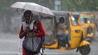 சென்னையில் மீண்டும் கன மழை; இயல்பு வாழ்க்கை முடக்கம்