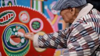 ชายชรากำลังระบายสี