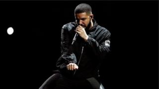 Drake as e dey rap