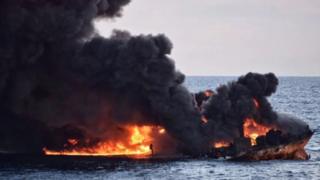 Barco incendiado