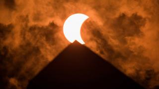 Eclipse encima del monumento a Washington.
