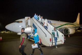 ዛሬ ማለዳ 124 ስደተኞች ከሊቢያ ወደ ሩዋንዳ ተወሰደዋል