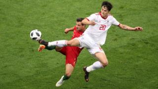 Pemain Portugal Cedric Soares dan Sardar Azmoun.