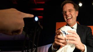Ra'iisalwasaaraha Netherlands Mark Rutte ayaa sheegay in shacabku ay doorteen jidkii daganaanshaha iyo ammaanka