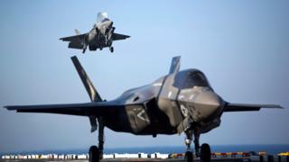 Самолеты F-35B на борту USS Wasp, 18 мая 2015 г.