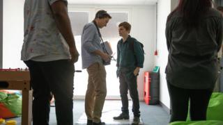 Nick Holt y Billy Barratt.