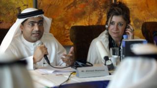 أحمد منصور وسارة ليا ويتسن
