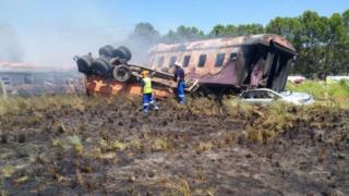 La scène de la collision entre un train de passagers et un camion, près de Kroonstad.