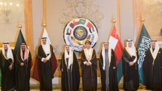 الأمير تميم حضر قمة الكويت العام الماضي بينما غاب عنها قادة السعودية والإمارات والبحرين