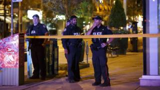 Policías canadienses desplegados en la zona del suceso.