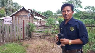Suwarno petugas di pos pemantauan Gunung Anak Krakatau, Lampung.
