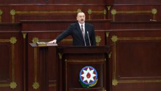 İlham Əliyev, andiçmə mərasimi, quran, konsitutsiya, əlini basır, prezident