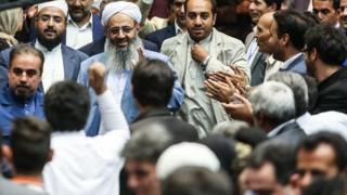 امام جمعه اهل سنت زاهدان می گوید مقام ها برای سفرهای داخلی و خارجی او محدودیت های شدیدی برقرار کردهاند