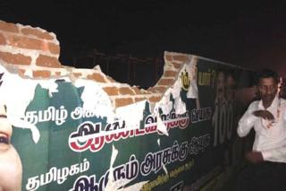 விமானம் சுவற்றில் மோதி சேதம்