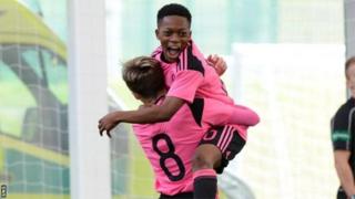 Le jeune joueur aux origines ivoiriennes vient de signer son premier contrat professionnel