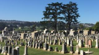 Cementerio de Colma, California, Estados Unidos.