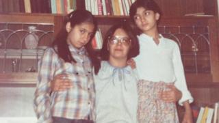 'Nossas vidas são descartáveis': como a tensão entre EUA e Irã afeta os iranianos-americanos 'Nossas vidas são descartáveis': como a tensão entre EUA e Irã afeta os iranianos-americanos