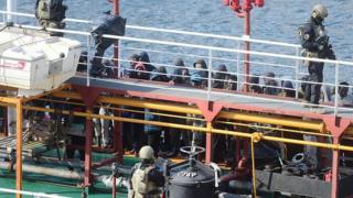 Askari wa doria wa Malta wakiwa kwenye meli El Hiblu 1, inayoelezwa kutekwa nyara