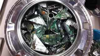 Hard discs in recycling process