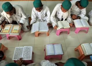 भारत के मदरसे में पढ़ते हैं मुस्लिम लड़के