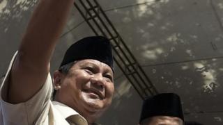 Prabowo Subianto menyebut lembaga survei yang mengeluarkan quick count "tukang bohong".