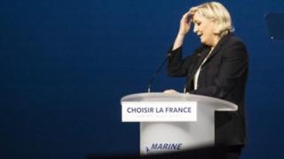 Marine Le Pen ari inyuma ya Emmanuel Macron mu bipimo by'amajwi
