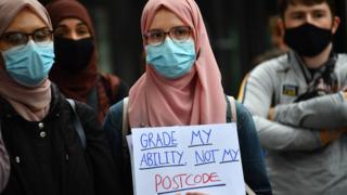 Students protesting over the exam rating system