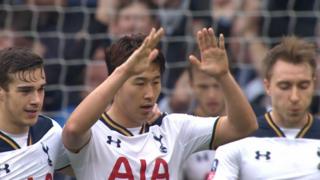 Son Heung-min lokacin murnar daya daga cikin kwallo uku da ya ci