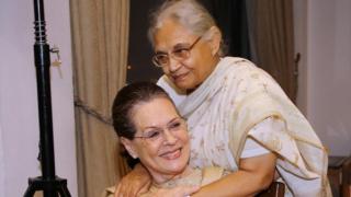 सोनिया गांधी के साथ शीला दीक्षित