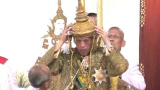 மணிமுடி சூட்டும் புதிய அரசர் வஜ்ராலங்கோர்ன்