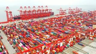 Xuất khẩu của Trung Quốc giảm, đặc biệt là sang Mỹ, trong cuộc thương chiến