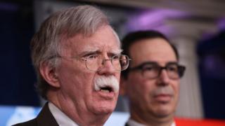 Joihn Bolton y Steven Mnuchin