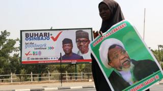 Wata mata mai zanga-zanga dauke da hoton Zakzaky a Abuja a Janairun 2019