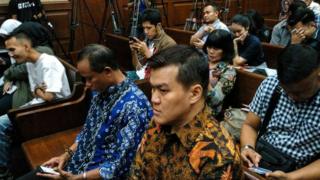 Andi Agustinus alias Andi Narogong kini membantah pernah makan siang dengan Ketua Golkar Setya Novanto.