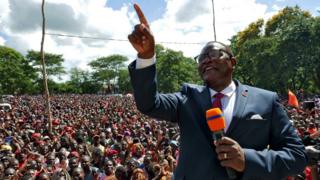 Lazarus Chakwera dirigiéndose a un mitin de campaña (foto de archivo)