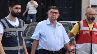 Kapatılan Zaman gazetesinin yazarlarından Şahin Alpay dün gözaltına alınmıştı