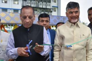 ఏపీ సీఎం నారా చంద్రబాబునాయుడుతో గవర్నర్ నరసింహన్