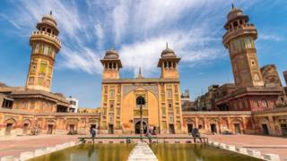 Wazir Khan Mosque by Moiz Ismaili